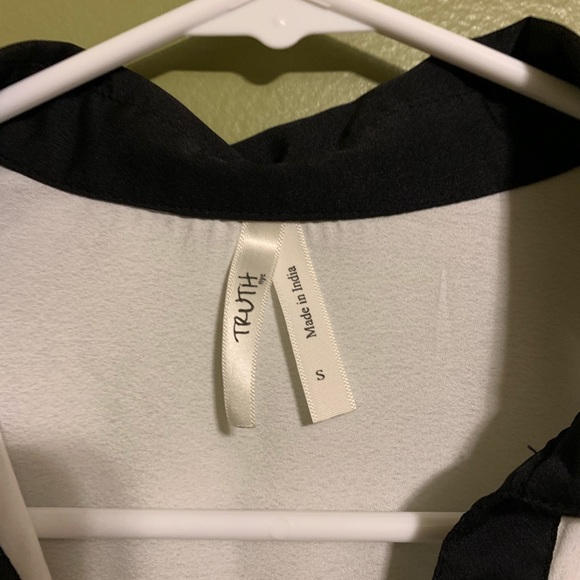 Black white collared tunic button down - Picture 3 of 7